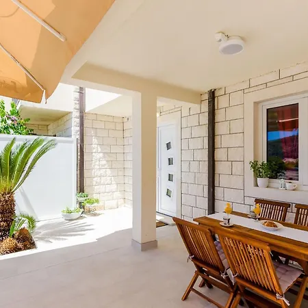 아파트 Moon River - Two-bedroom With Terrace *