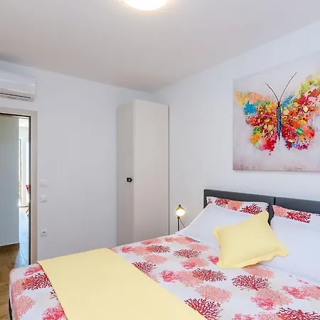 Moon River - Two-bedroom With Terrace Mokošica