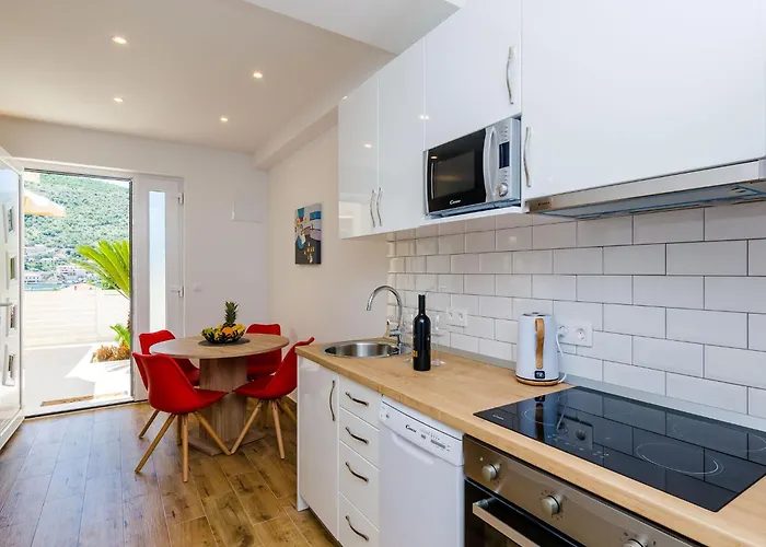 Moon River - Two-bedroom With Terrace 아파트