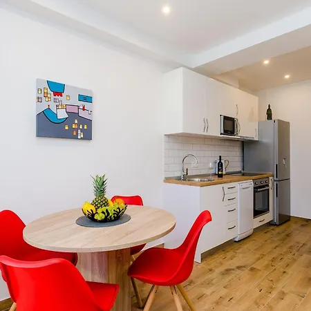 Moon River - Two-bedroom With Terrace شقة Mokošica