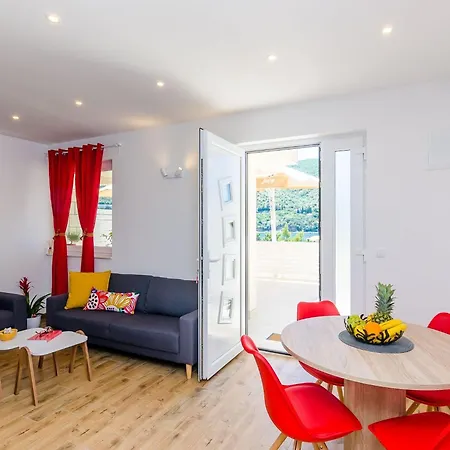 Moon River - Two-bedroom With Terrace *