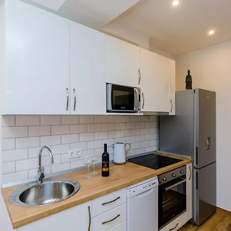 Moon River - Two-bedroom With Terrace Mokosica