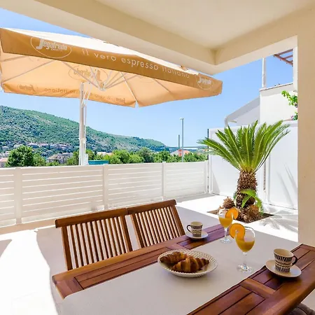 Moon River - Two-bedroom With Terrace