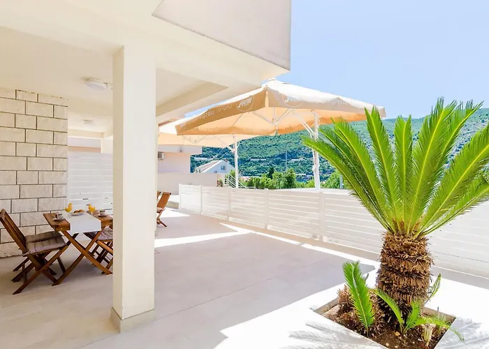 Moon River - Two-bedroom With Terrace